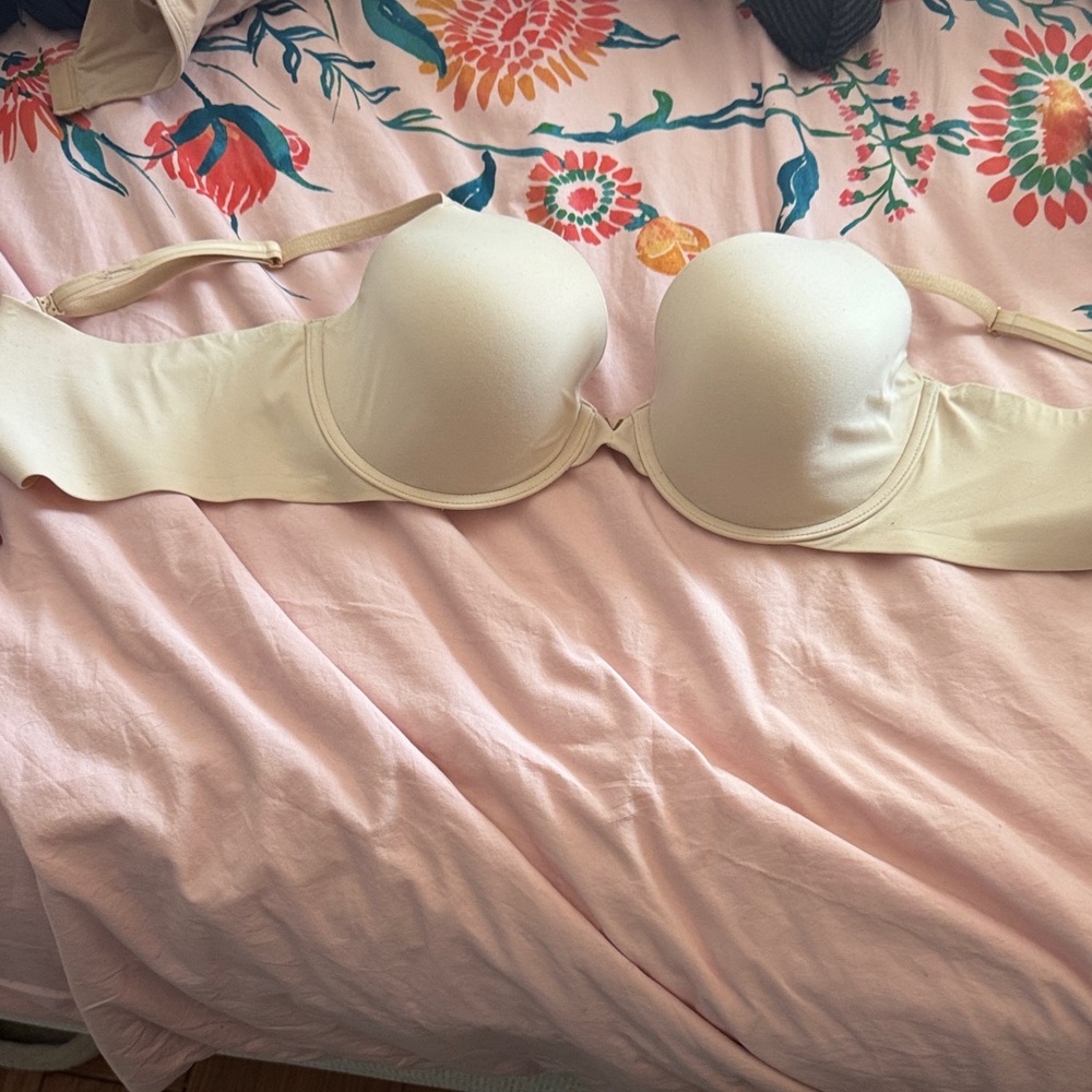 Victoria's Secret Strapless Molded Bra in Nude/Cream